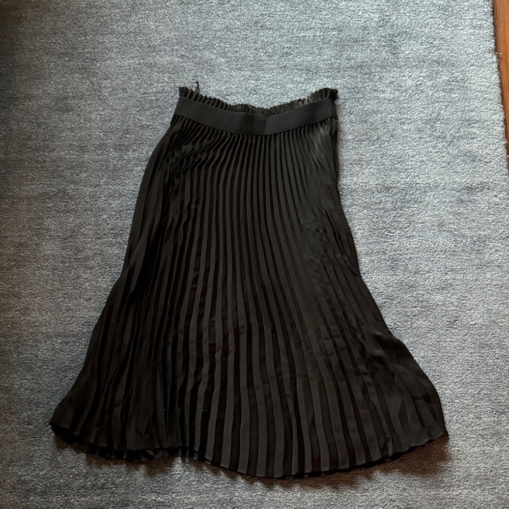 Babaton Black A-Line Pleated Skirt